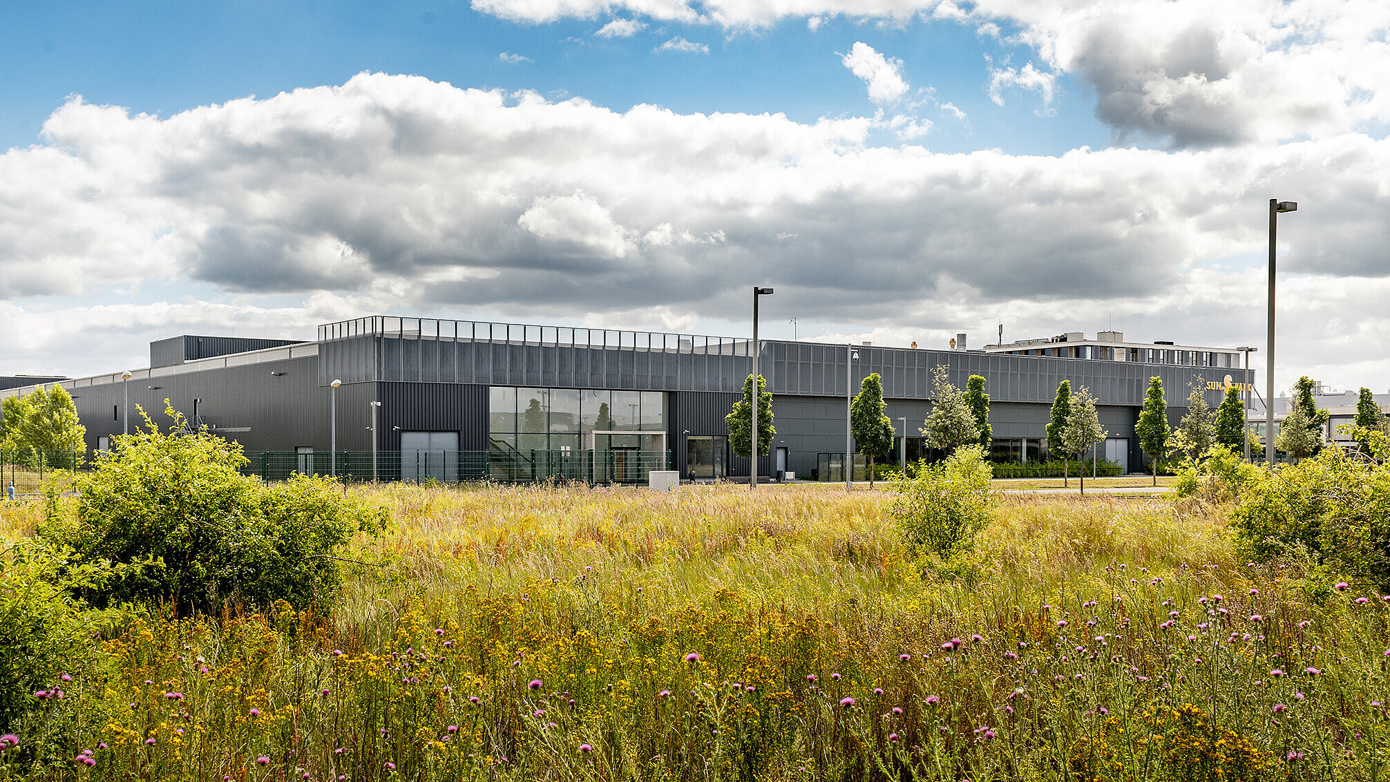 Aussenansicht der Fabrik für die Solarzellenproduktion in Thalheim