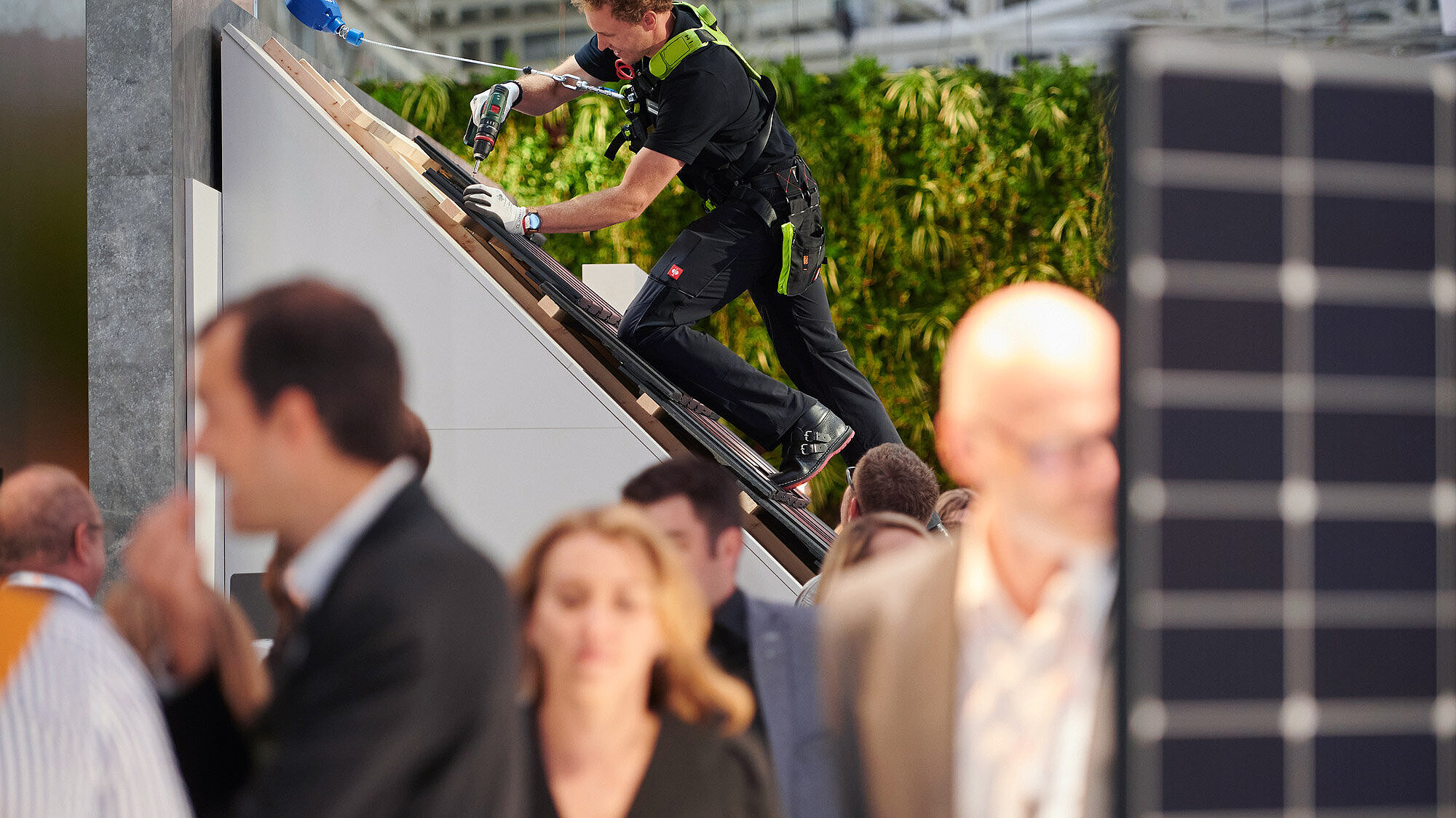 Demo Installation Meyer Burger Tiles an der Intersolar