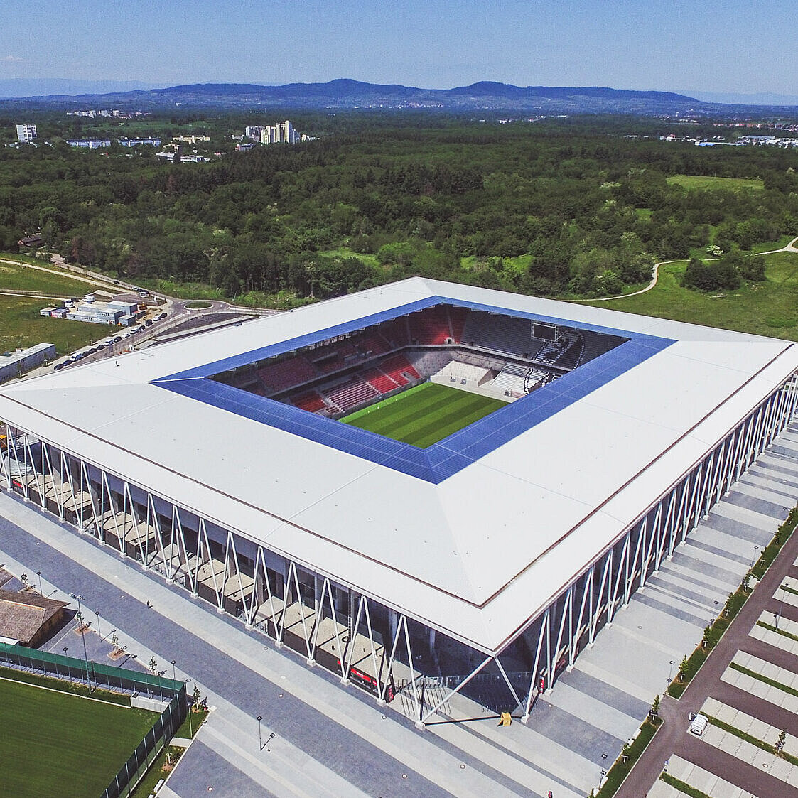 Meyer Burger Photovoltaikkraftwerk Fussballstadion SC Freiburg